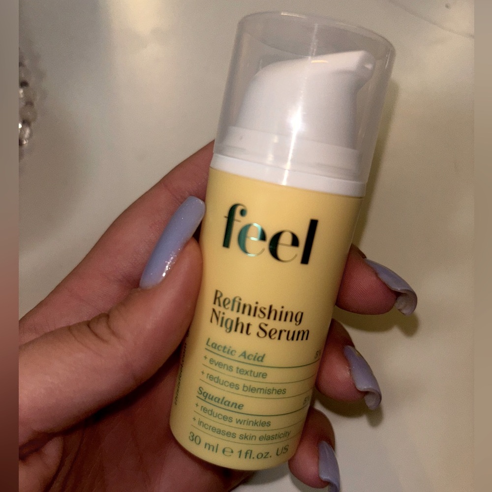 Feel replenishing night serum